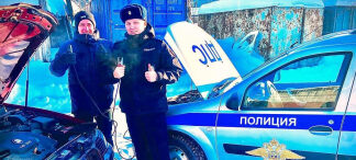 Кировские автоинспекторы в условиях сильных морозов оказывают помощь водителям