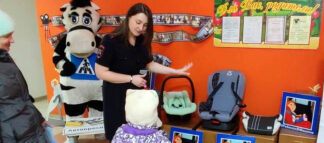 Тюменские автоинспекторы проводят ликбезы по безопасной перевозке детей для родителей сельских дошкольников