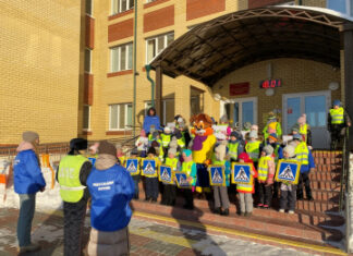 Тюменский «родительский патруль» помогает первоклассникам моделировать безопасные маршруты движения