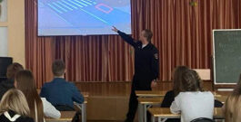 В кировских автошколах проходят занятия «100 вопросов сотруднику Госавтоинспекции»