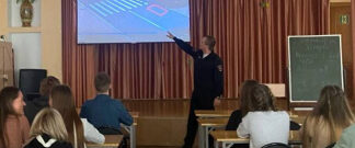 В кировских автошколах проходят занятия «100 вопросов сотруднику Госавтоинспекции»