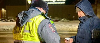 В праздничные дни сотрудники подмосковной Госавтоинспекции оказывали помощь водителям, попавшим в нештатную дорожную ситуацию