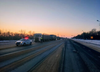 В Самарской области сотрудники Госавтоинспекции оказали помощь водителю большегруза, оказавшемуся в трудной дорожной ситуации