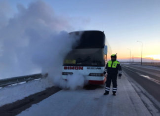 В Самарской области сотрудники полиции пришли на помощь замерзавшим пассажирам автобуса