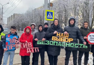 В Ставрополе «студенческий патруль» и автоинспекторы проводят адресную работу с пешеходами и водителями в местах концентрации ДТП