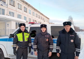 В Свердловской области сотрудники Госавтоинспекции дважды спасли на пожаре людей