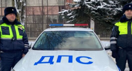 Ставропольские автоинспекторы оказали помощь водителю сломавшегося на трассе большегруза