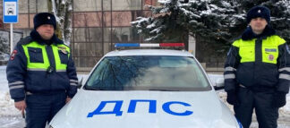 Ставропольские автоинспекторы оказали помощь водителю сломавшегося на трассе большегруза