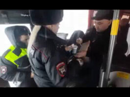 Ставропольские автоинспекторы оказали помощь водителю сломавшегося на трассе междугороднего автобуса