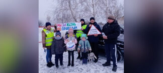 В Белгородской области сельский родительский патруль развернул консультационные зоны по ПДД вблизи образовательных учреждений