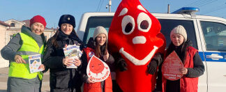 В столице Бурятии автоинспекторы и волонтеры призвали участников дорожного движения стать донорами крови