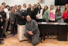 В Великом Новгороде будущие родители обучаются навыкам безопасной перевозки детей-пассажиров