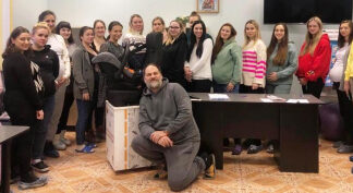 В Великом Новгороде будущие родители обучаются навыкам безопасной перевозки детей-пассажиров