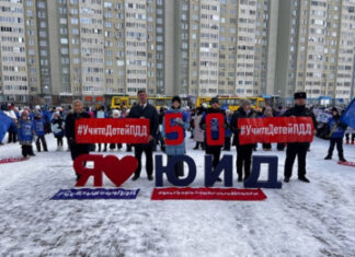 Более 250 юных инспекторов движения в Тюмени стали участниками юбилейного флешмоба