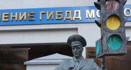 «Дядя Стёпа» у здания Госавтоинспекции Подмосковья стал героем передачи в честь 110-летия со дня рождения Сергея Михалкова