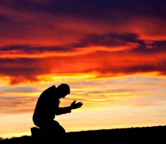 «Дни скорби и плача» в 2023 году: о каких шести расах молятся зороастрийцы в пост