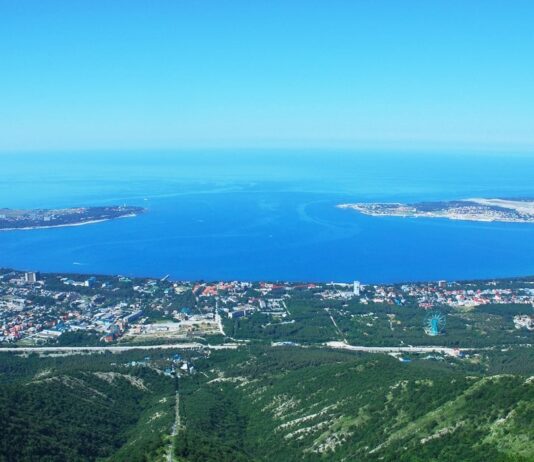 Где лучше отдохнуть летом: в Самаре или Геленджике?