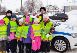 Юные инспекторы движения Кировской области продолжают совершать добрые дела