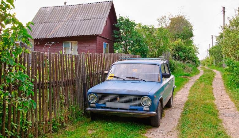 
Юрист рассказала, какой штраф ждет россиян за парковку на газоне в дачном поселке                