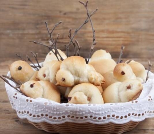 Как испечь ароматные жаворонки из теста, почему они должны быть на каждом столе 22 марта