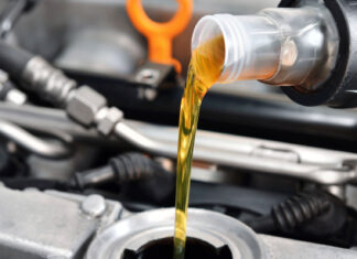 Как можно проверить подлинность и качество моторного масла для автомобиля