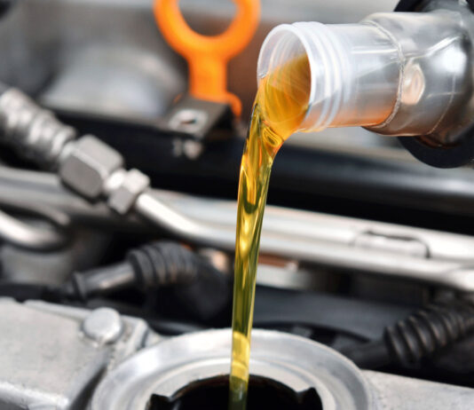 Как можно проверить подлинность и качество моторного масла для автомобиля