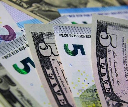 Почему Центробанк решил продлить ограничения на снятие наличных и денежные переводы с 9 марта 2023 года