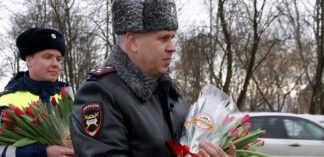 Руководитель Госавтоинспекции Новгородской области поздравил участниц дорожного движения с наступающим праздником