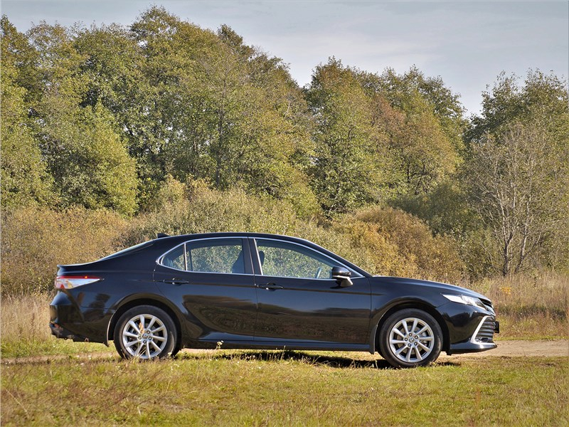 Toyota прекращает продажи Camry в Японии