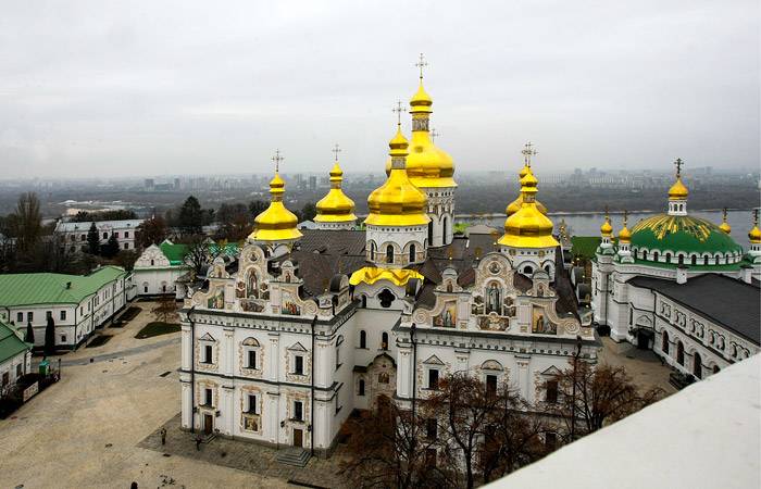 
Ультиматум монахам: зачем закрыли доступ к мощам в пещерах Киево-Печерской лавры                