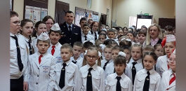 В Белгородской области начальник районной Госавтоинспекции вместе с ЮИДовцами рассказал о дорожной безопасности на уроке «Разговоры о важном»