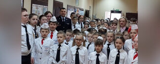 В Белгородской области начальник районной Госавтоинспекции вместе с ЮИДовцами рассказал о дорожной безопасности на уроке «Разговоры о важном»