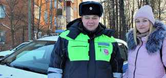 В Московской области сотрудники Госавтоинспекции помогли в трудной ситуации девушке с ребёнком