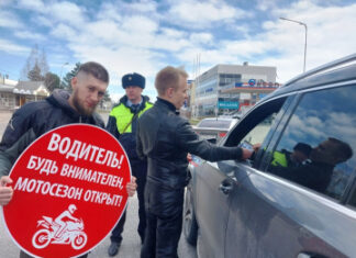 В Пятигорске байкеры и автоинспекторы провели совместную профилактическую акцию в рамках стартовавшего «Мотосезона-2023»