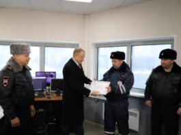 В Рязанской области вручили благодарность сотруднику Госавтоинспекции, экстренно доставившему в больницу травмированного ребенка