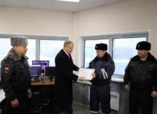 В Рязанской области вручили благодарность сотруднику Госавтоинспекции, экстренно доставившему в больницу травмированного ребенка