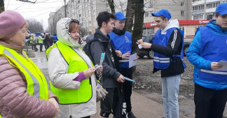 В Великом Новгороде активисты двух поколений выступили за обеспечение безопасности пешеходов
