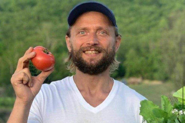 
Заморили голодом: что грозит сыроеду Максиму Лютому, чей ребенок мог умереть от «энергии солнца»                