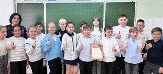 Автоинспекторы Кабардино-Балкарии провели творческий конкурс для школьников «ПДД на ватмане»