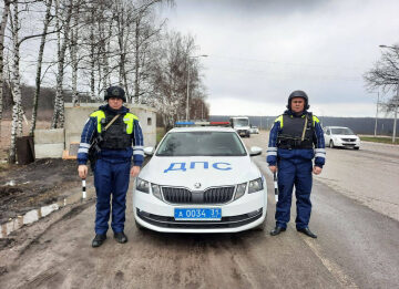 Белгородские автоинспекторы оперативно сопроводили автомобиль с беременной женщиной до роддома