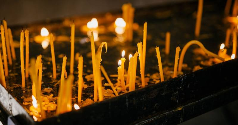
Когда родительские субботы в 2023 году: обязательно ли ходить на кладбище и ставить свечи в храме                