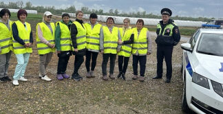 На Кубани работников сельского хозяйства обеспечили световозвращающими жилетами