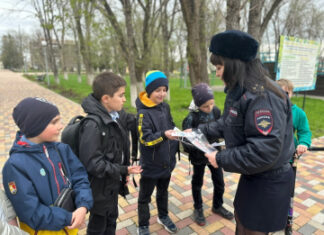 На Ставрополье автоинспекторы и общественники проводят практические ликбезы по правилам управления велосипедами и средствами индивидуальной мобильности