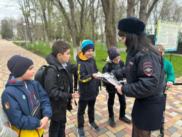 
        На Ставрополье автоинспекторы и общественники проводят практические ликбезы по правилам управления велосипедами и средствами индивидуальной мобильности    