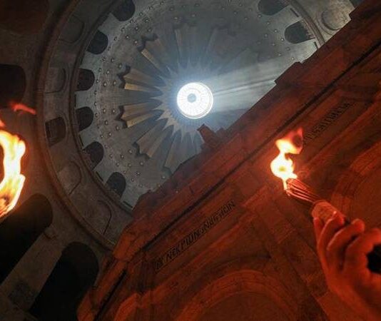 Особые привилегии: почему Благодатный огонь сходит только перед православной Пасхой
