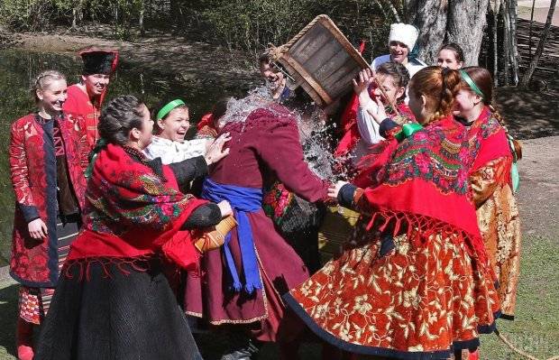 
Поливальный понедельник 17 апреля 2023 года: что можно и что нельзя делать                