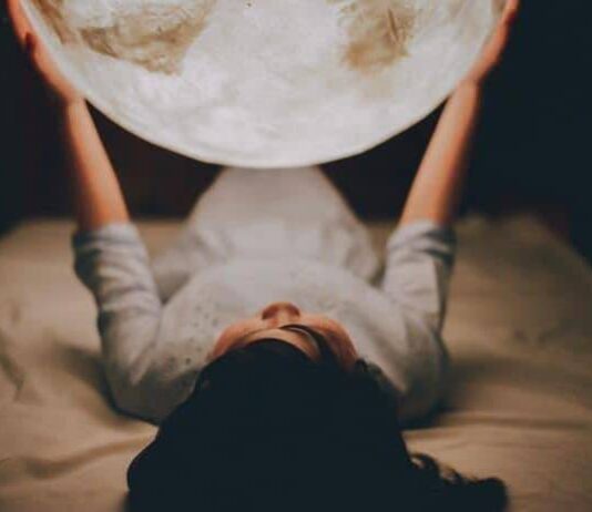 Розовая Луна «спишет» обиды: как очистить карму в полнолуние в Весах 6 апреля 2023 года