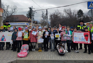 В Пятигорске вблизи образовательных организаций проходят мастер-классы по правилам перевозки несовершеннолетних пассажиров