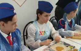 В Подмосковье сотрудники Госавтоинспекции и юные инспекторы движения приняли участие в акции «Подари сердце герою»