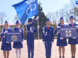 В Великом Новгороде участники регионального конкурса «Безопасное колесо» передали главный символ ЮИДовского движения Новосибирской области